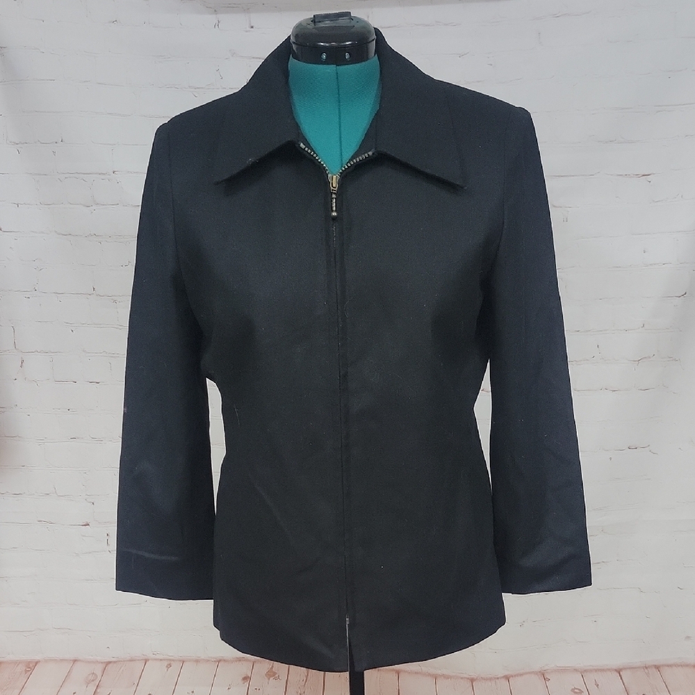 Sag Harbor Black Blazer with Tailored Fit and Three-Quarter Sleeves